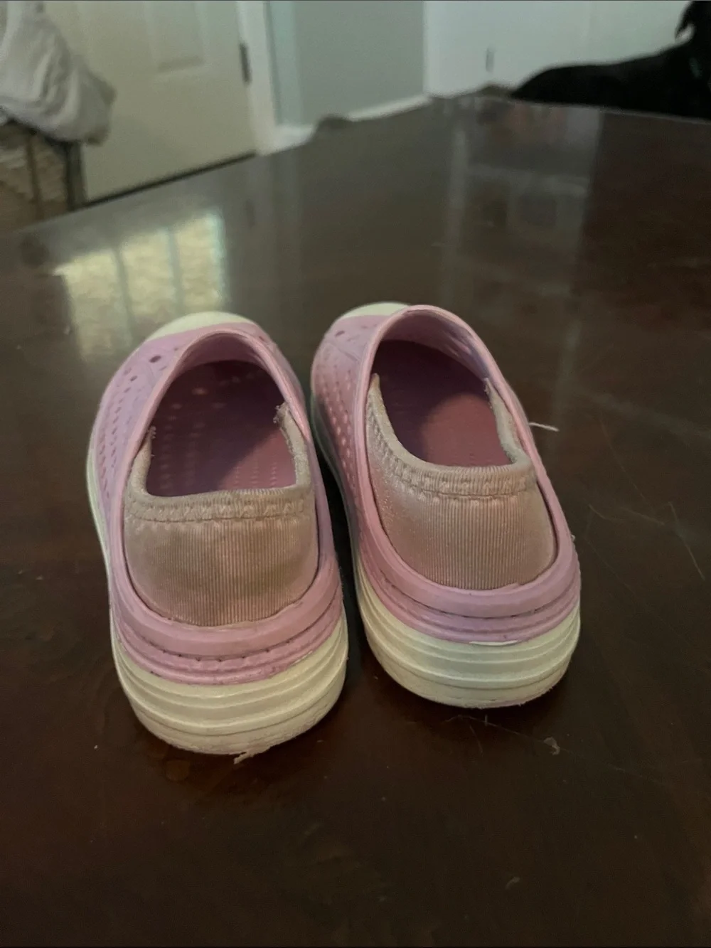 Kids Lightweight Slip-On Sneakers in Light Purple